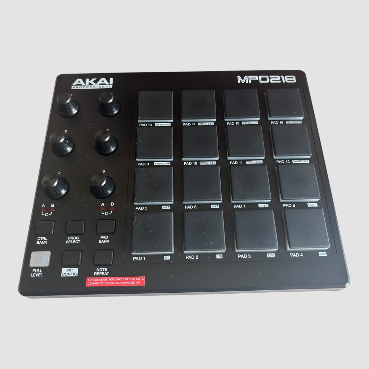 Akai Professional MPD218 Controlador midi usb com 16 Pads MPC