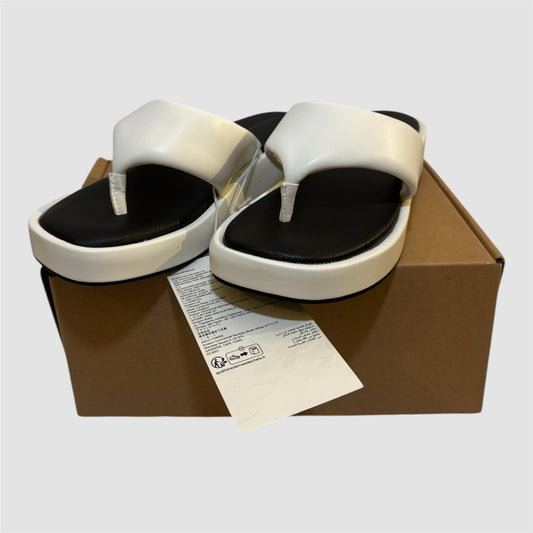 Sandálias Amazon Essentials brancas – Tamanho 37