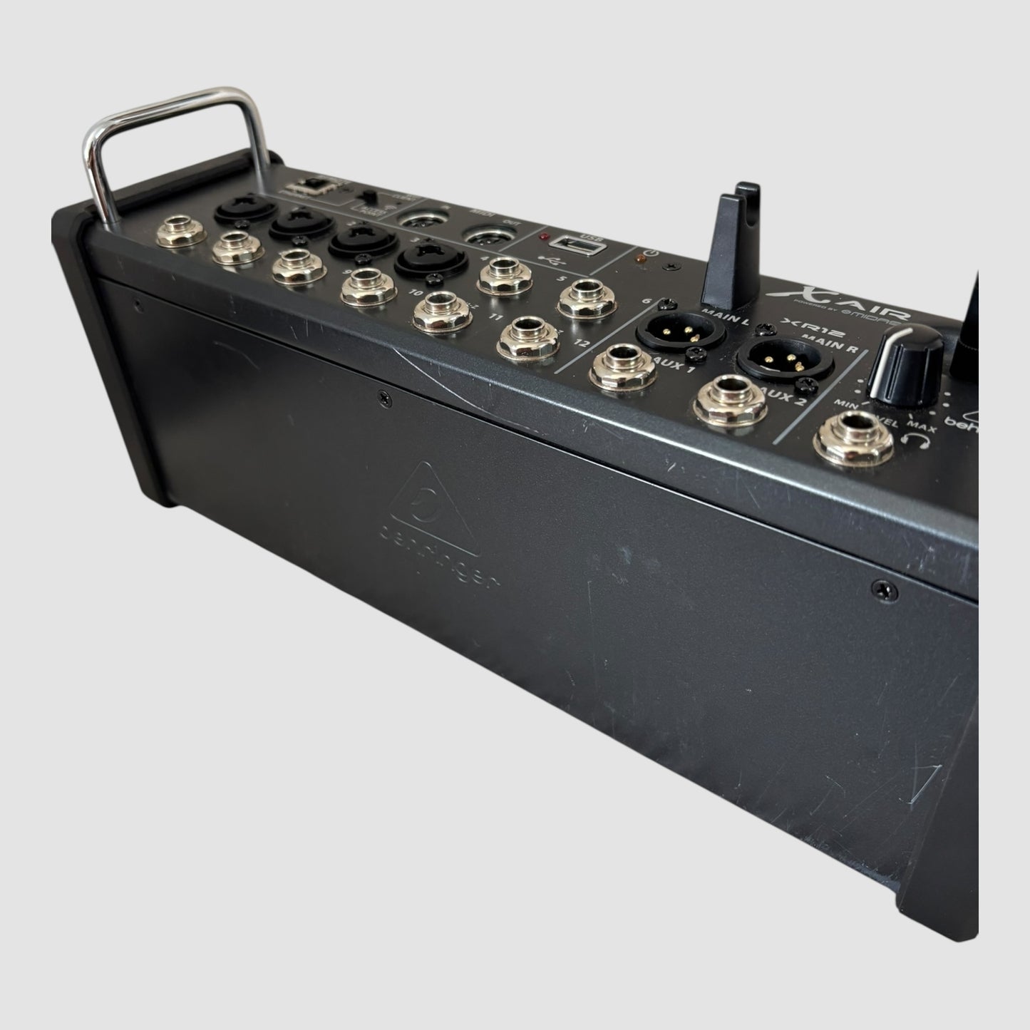 Mesa de mistura Behringer X AIR XR12 usada