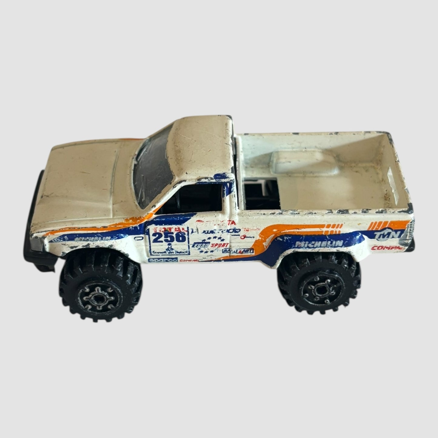 Toyota Hilux Guisval miniatura pick-up branca
