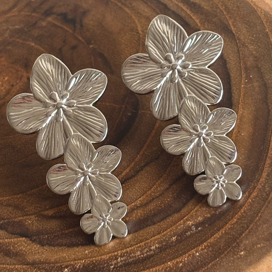 Brincos Florais Prateados em Cascata Novos Elegantes