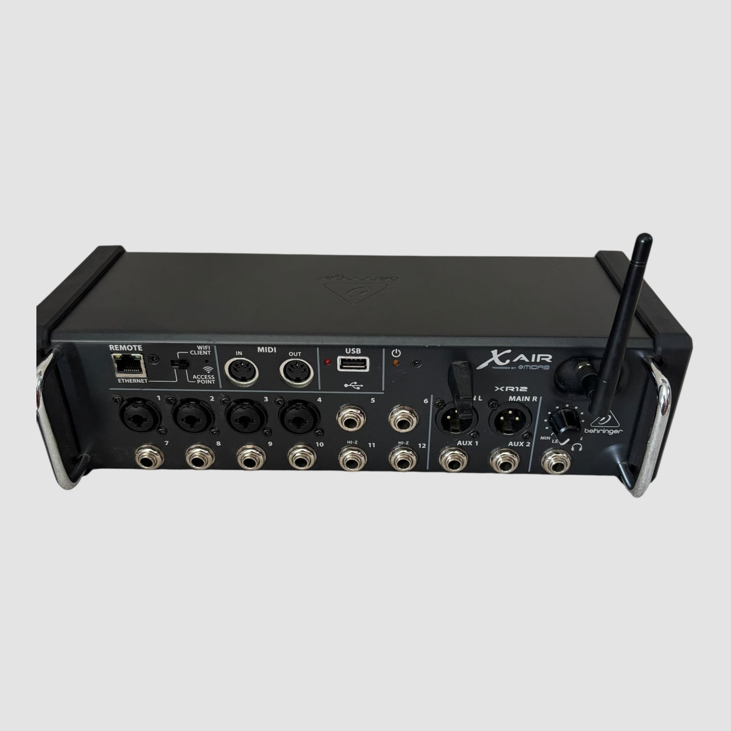 Mesa de mistura Behringer X AIR XR12 usada
