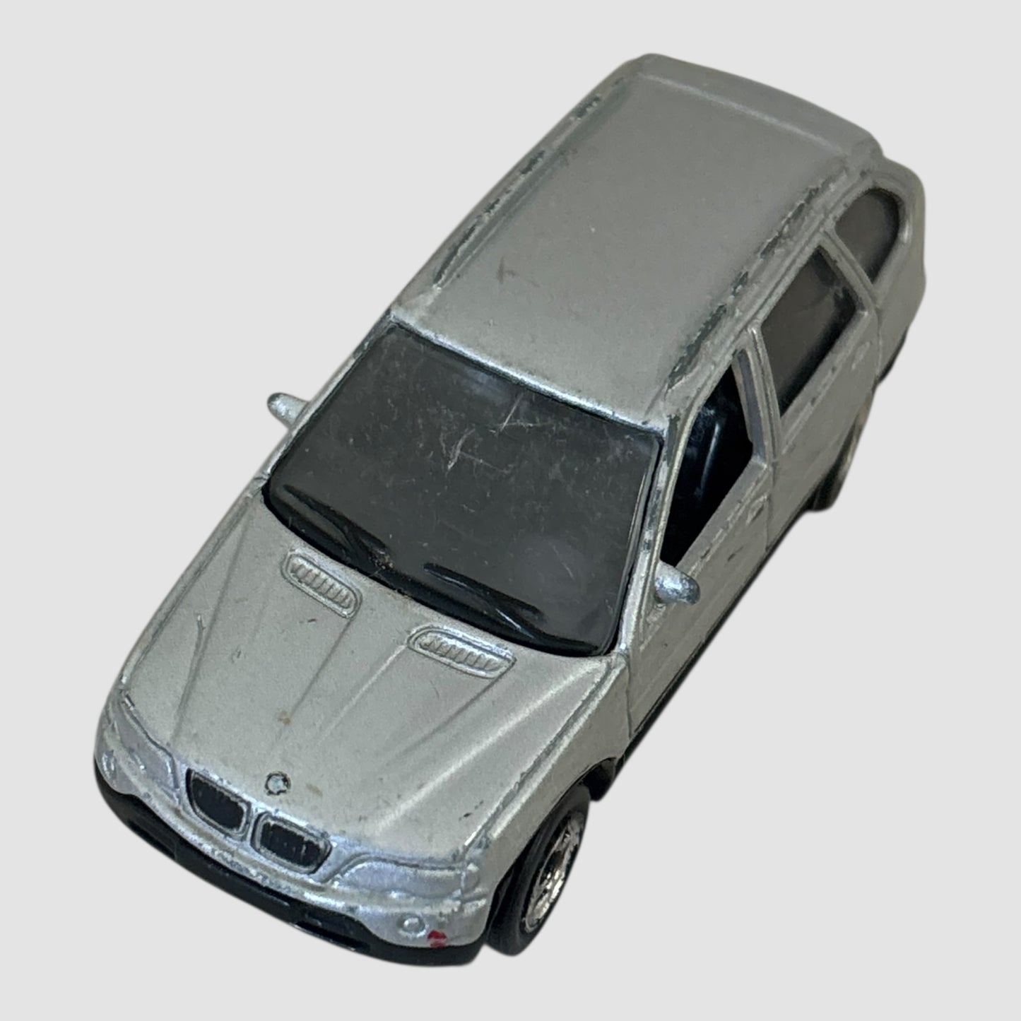BMW X5 prateado miniatura Welly 1:64