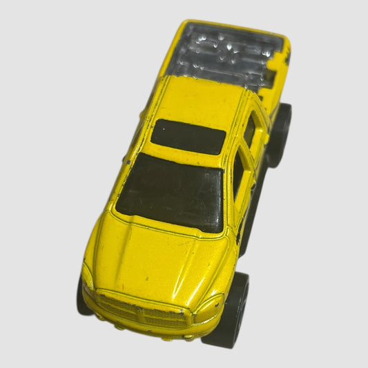 Carro miniatura Hot Wheels Dodge Ram 1500 amarelo