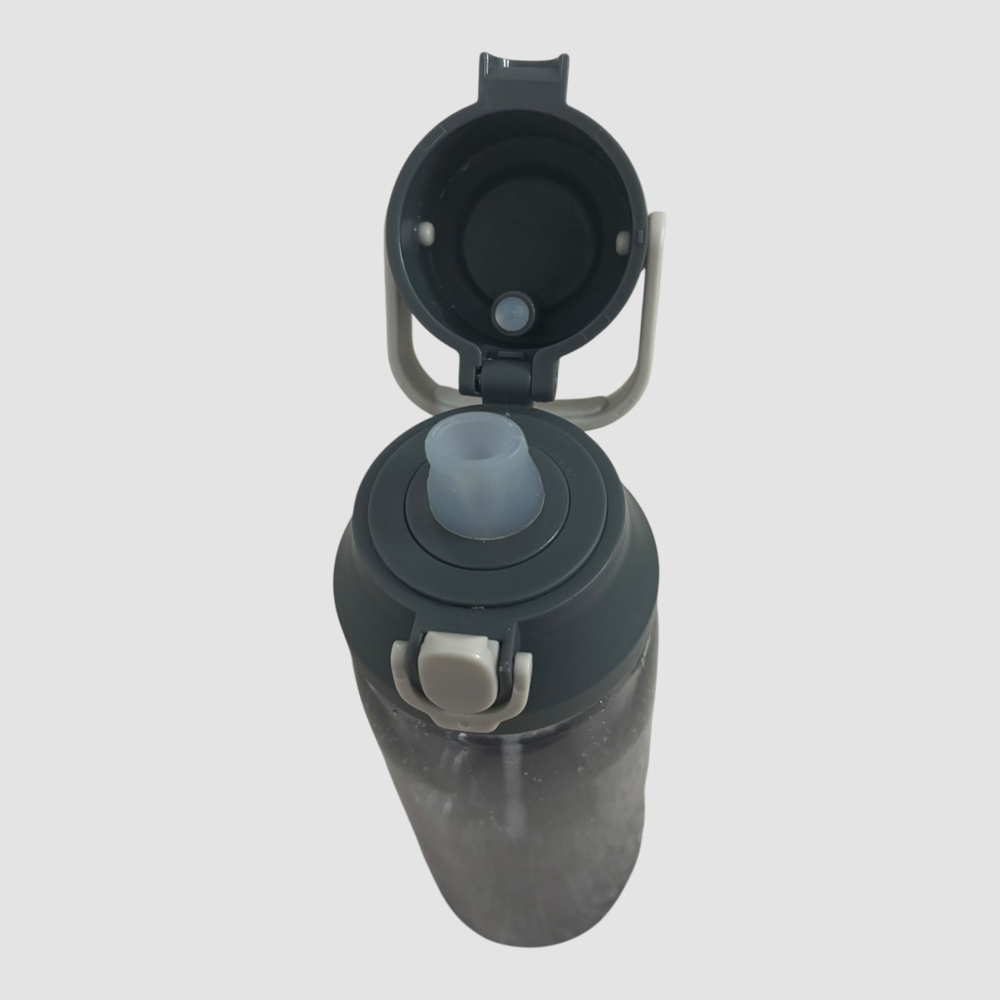 Garrafa de água 800 ml com palhinha e fecho de segurança