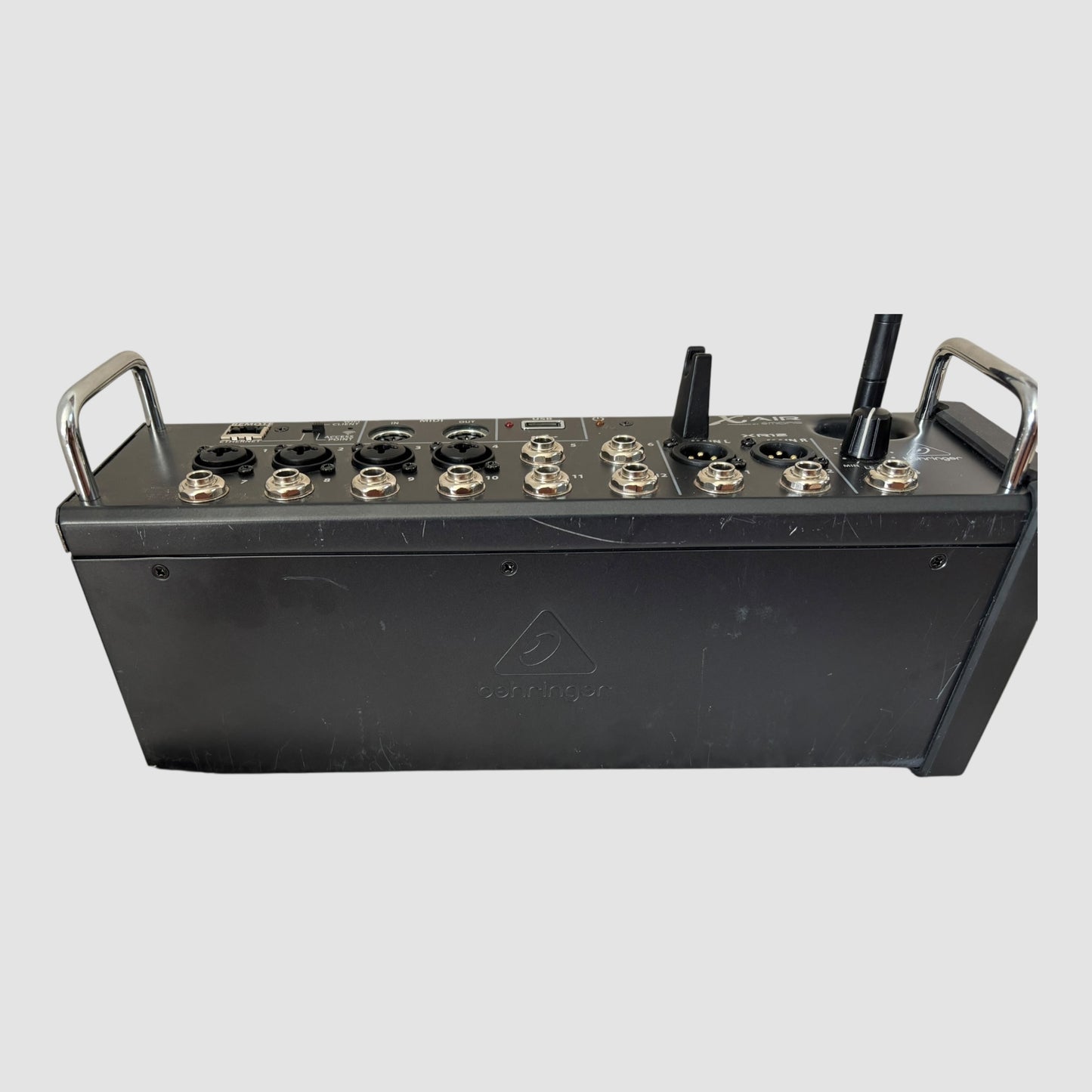 Mesa de mistura Behringer X AIR XR12 usada