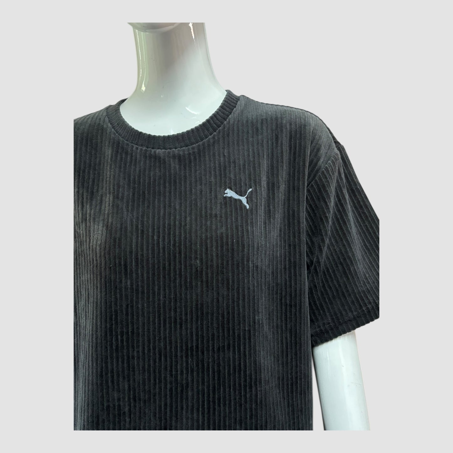T-Shirt Puma ESS Elevated Velour Rib Unissexo Preto/Azul Marinho Acinzentado Tamanho M Nova