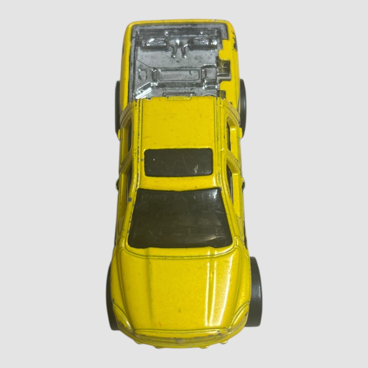 Carro miniatura Hot Wheels Dodge Ram 1500 amarelo