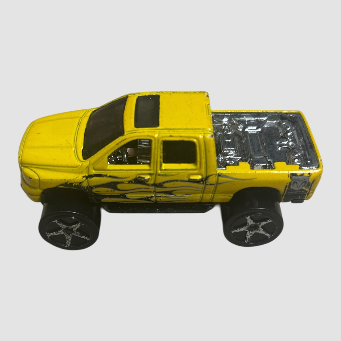 Carro miniatura Hot Wheels Dodge Ram 1500 amarelo