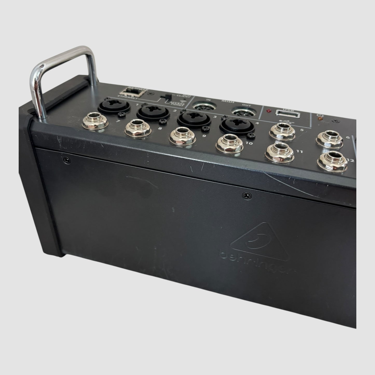 Mesa de mistura Behringer X AIR XR12 usada