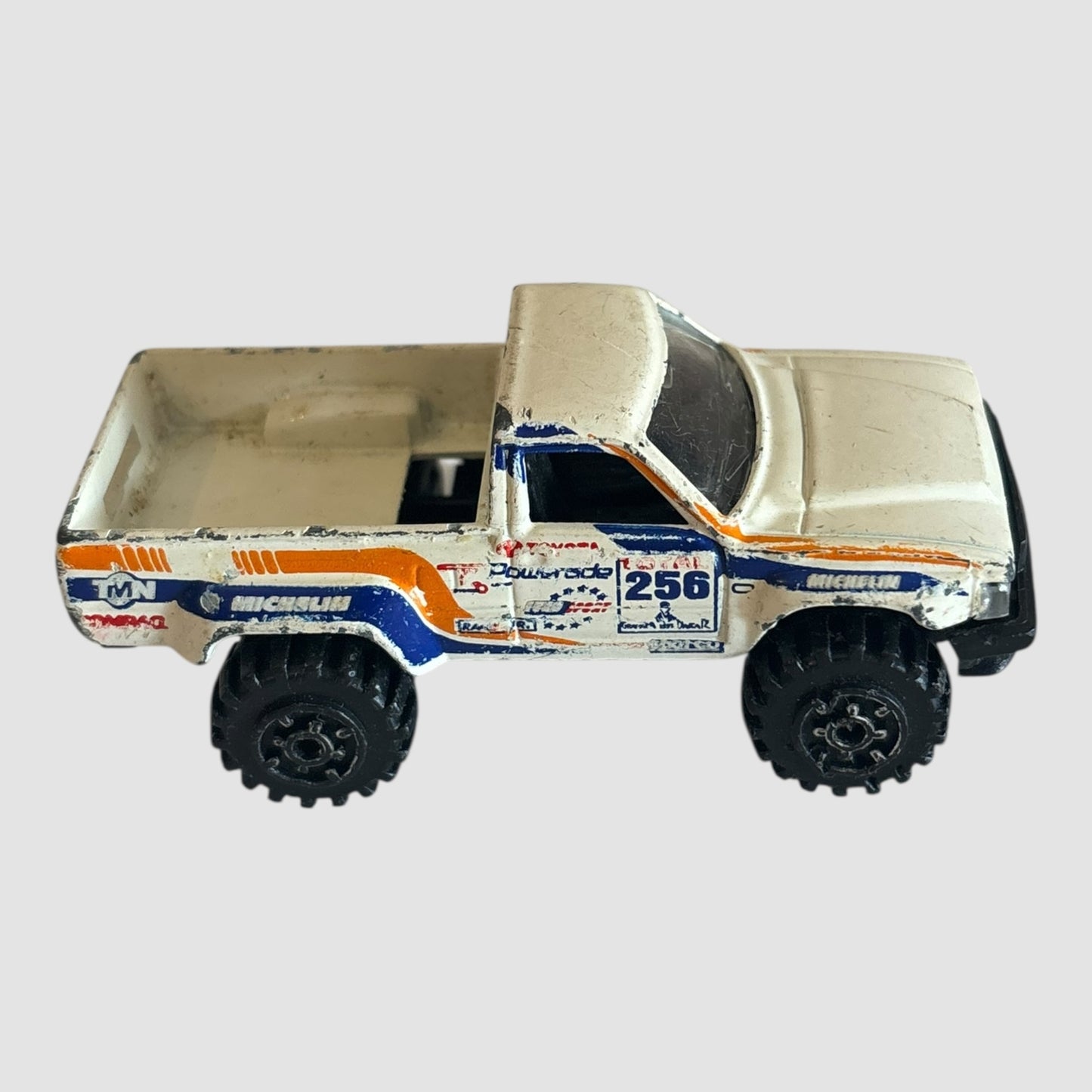 Toyota Hilux Guisval miniatura pick-up branca