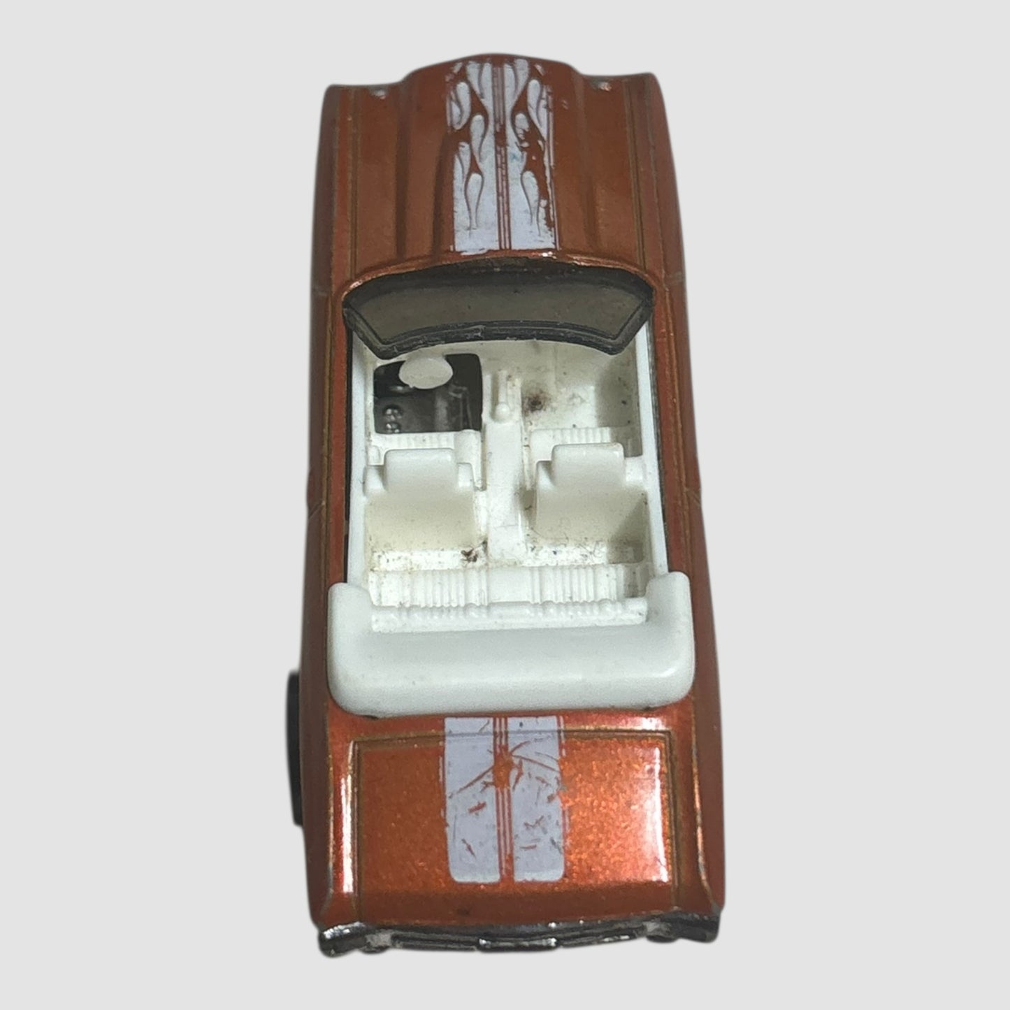 Carro miniatura Hot Wheels ’70 Chevelle SS castanho com riscas brancas
