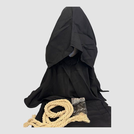 Fato de Monge Medieval Preto – Túnica + Capuz + Corda/Cinto e Cruz (Tamanho M)