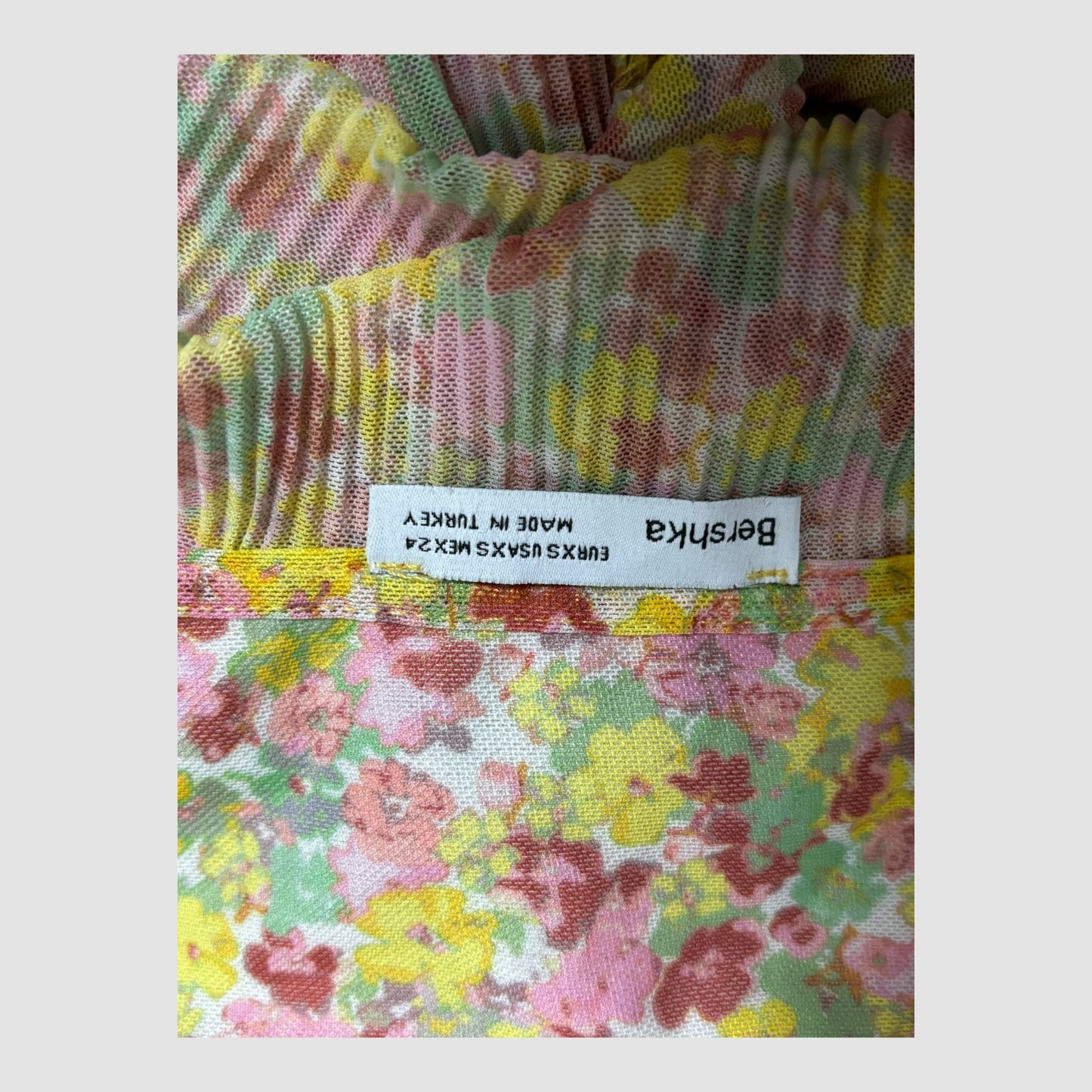 Camisa Bershka mulher tamanho XS