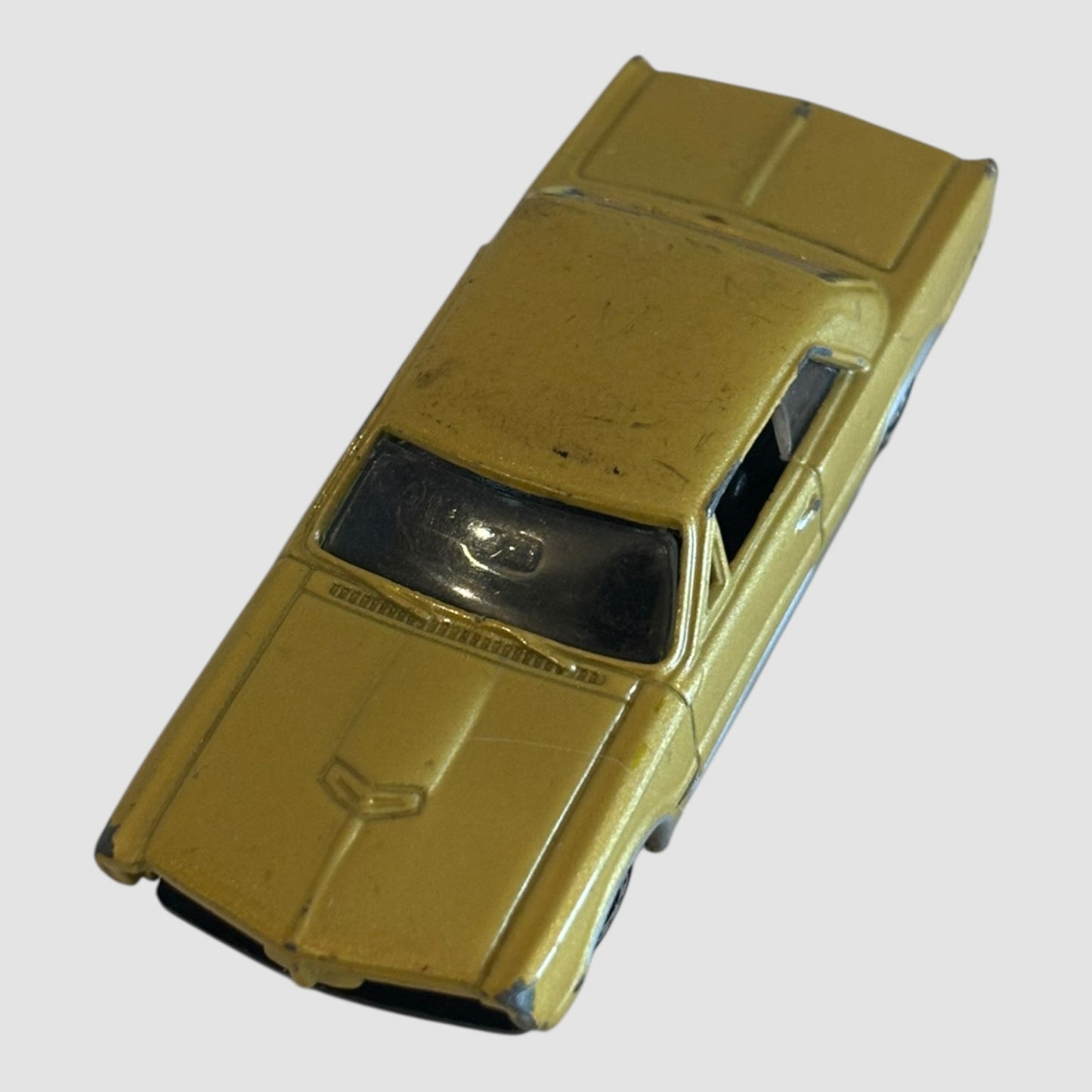Welly Pontiac GTO Dourado Loose