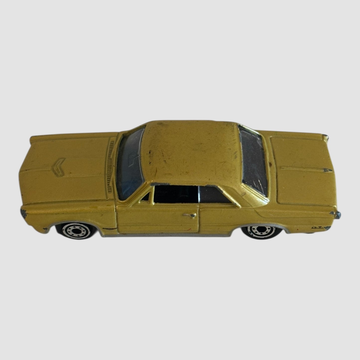 Welly Pontiac GTO Dourado Loose
