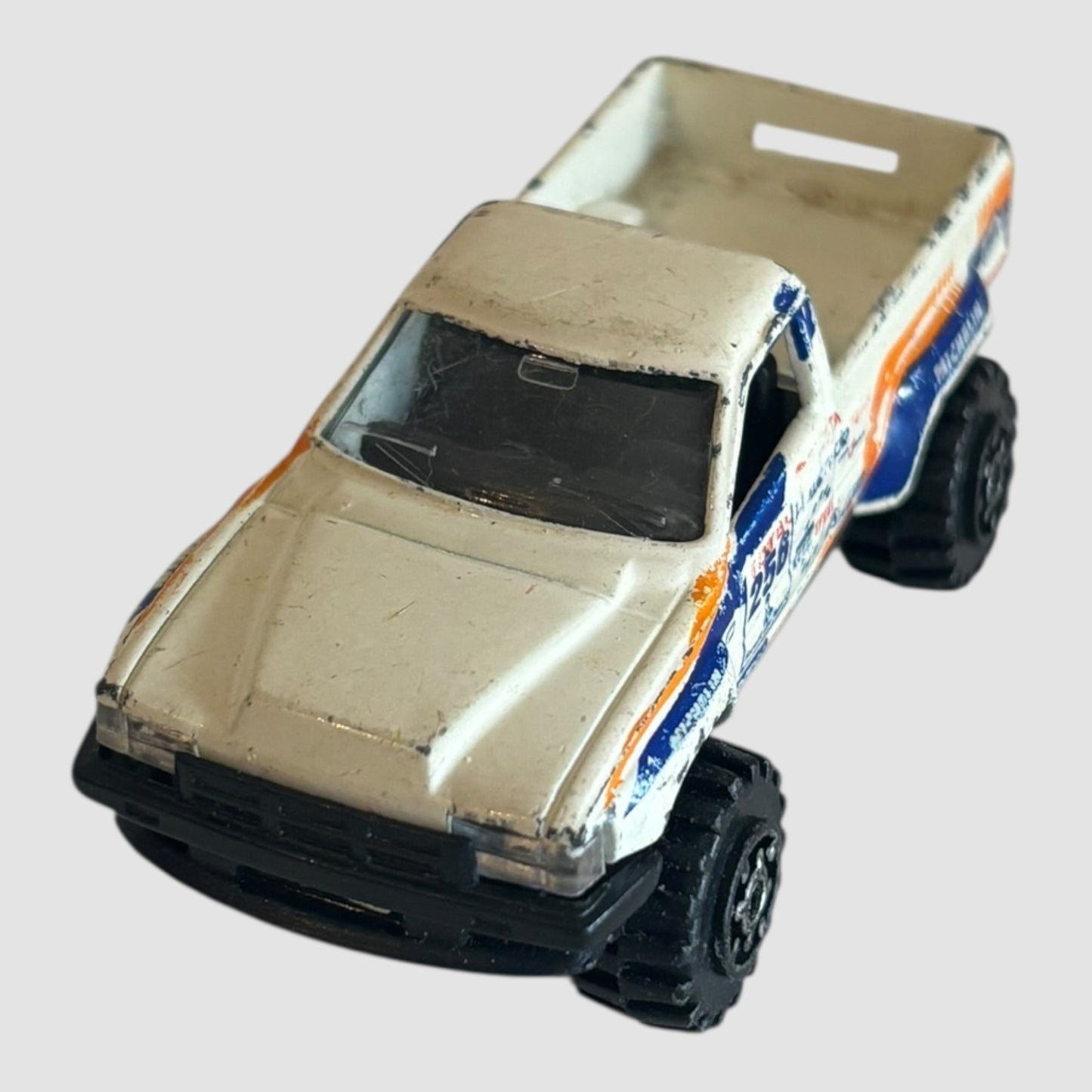 Toyota Hilux Guisval miniatura pick-up branca