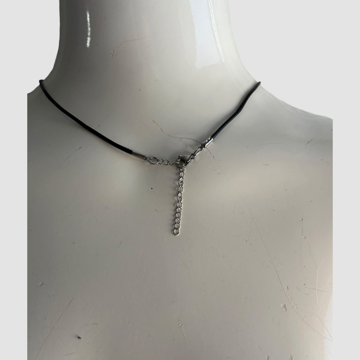 Colar com Pendente em Quartzo Rosa em Forma de Gota