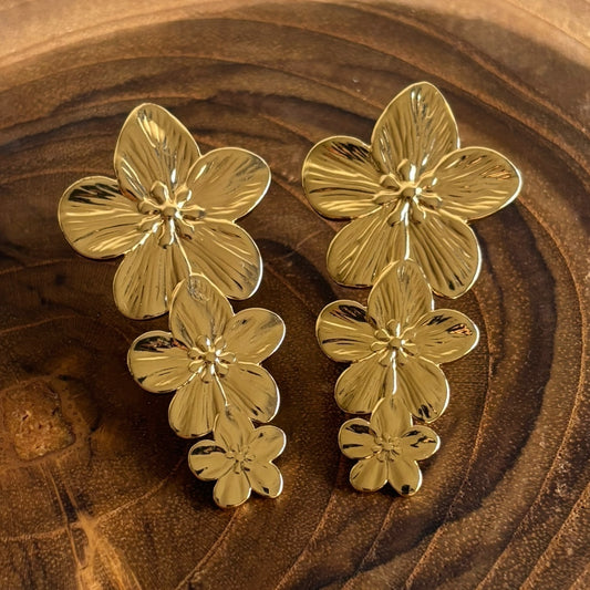 Brincos Dourados Florais Elegantes Novos