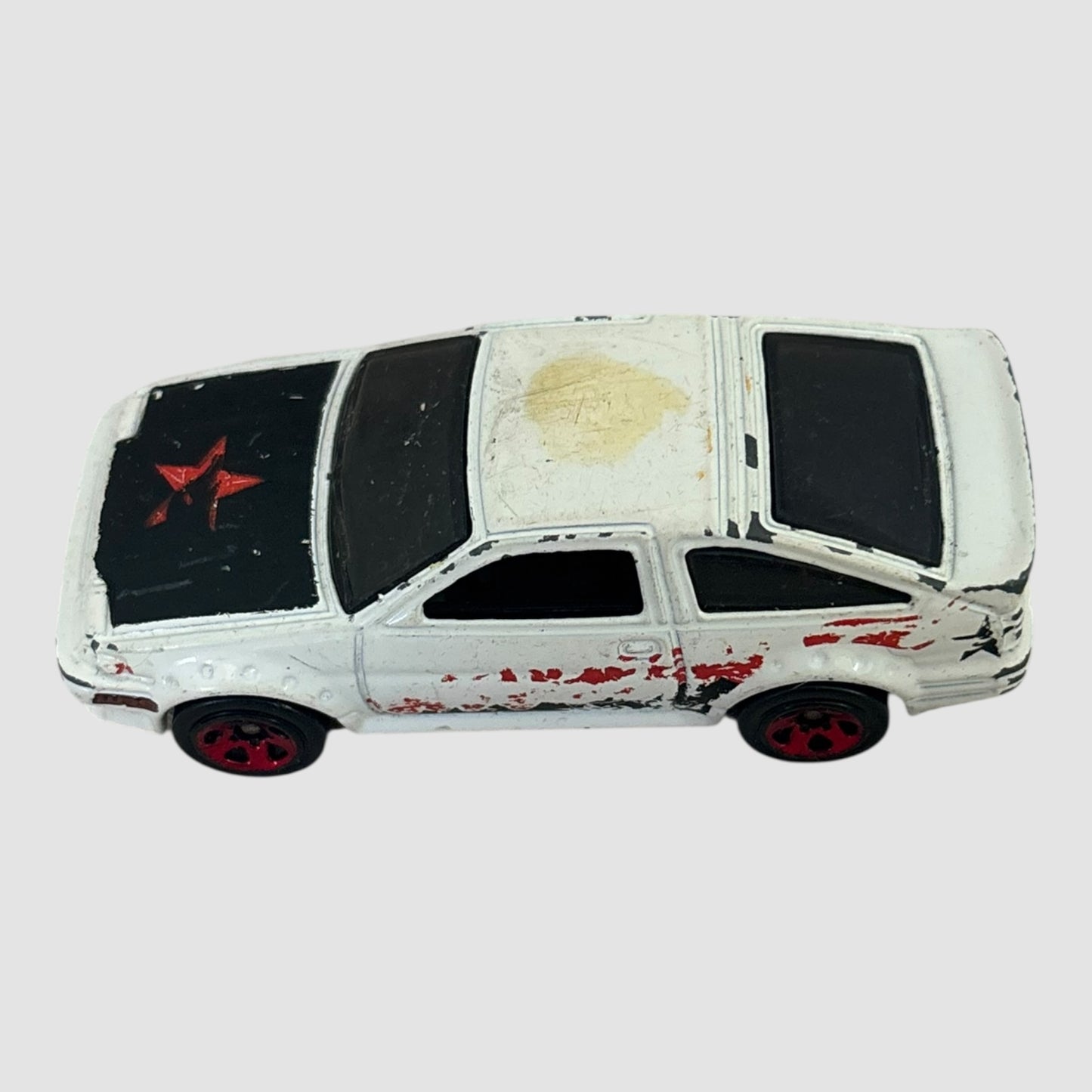 Carro miniatura Hot Wheels Toyota AE-86 Corolla branco