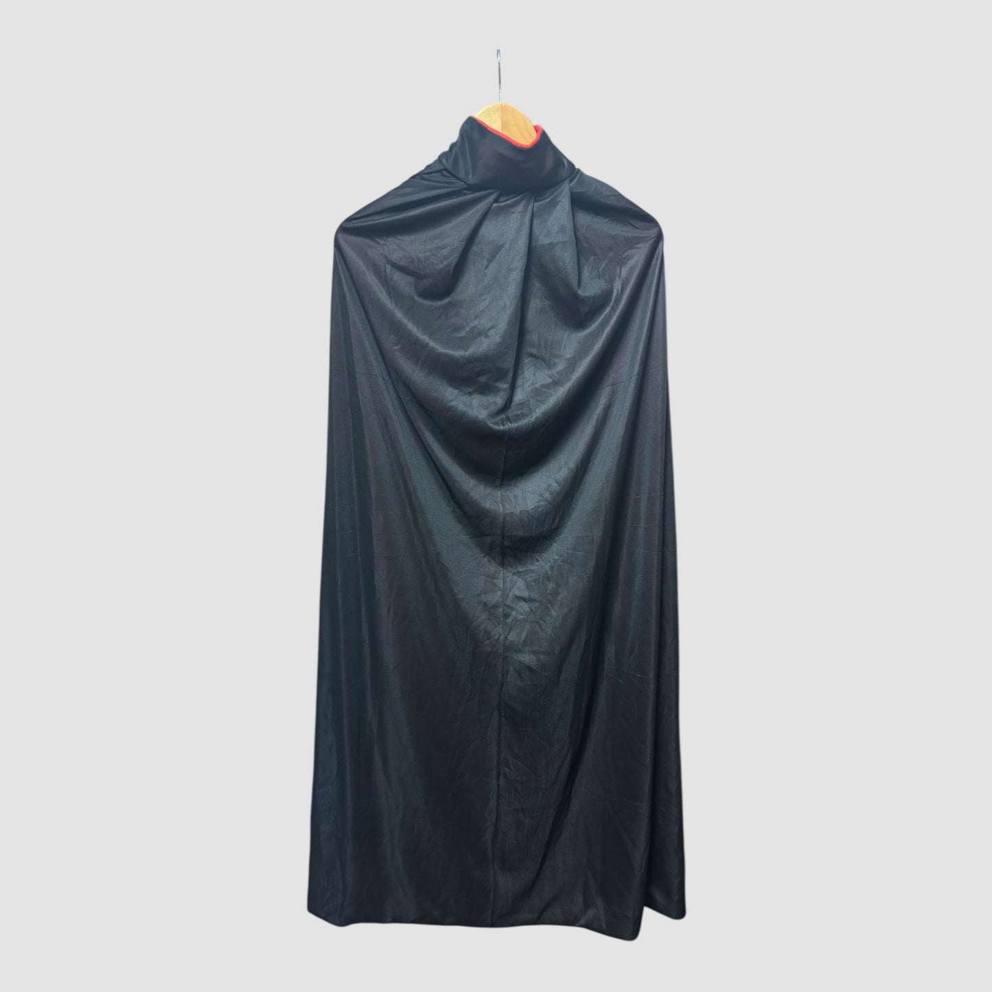 Capa vampiro reversível (preto/vermelho) 110cm