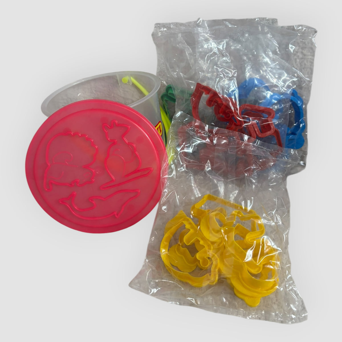 JOVI – Balde com 24 Moldes para Plasticina – 6 Formas Diferentes – Novo
